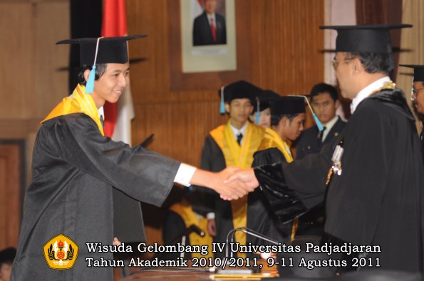 wisuda-fasa-oleh-rektor-216