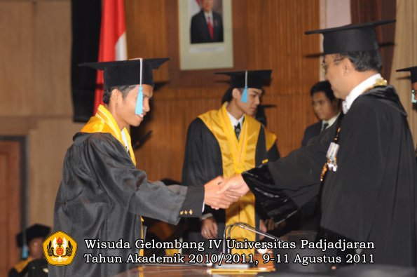 wisuda-fasa-oleh-rektor-217