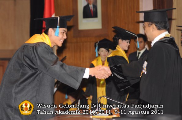 wisuda-fasa-oleh-rektor-218