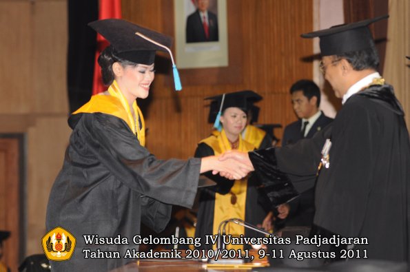 wisuda-fasa-oleh-rektor-219