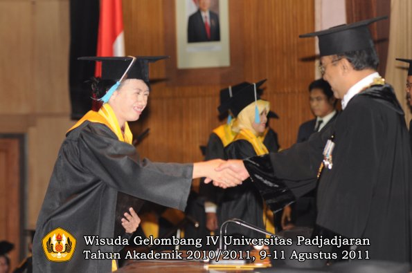 wisuda-fasa-oleh-rektor-220