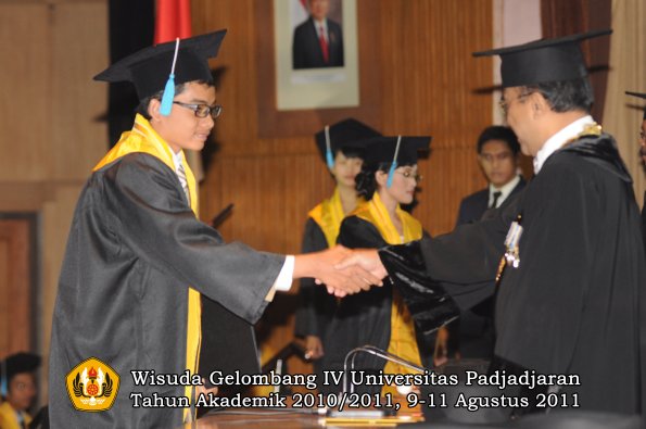 wisuda-fasa-oleh-rektor-222