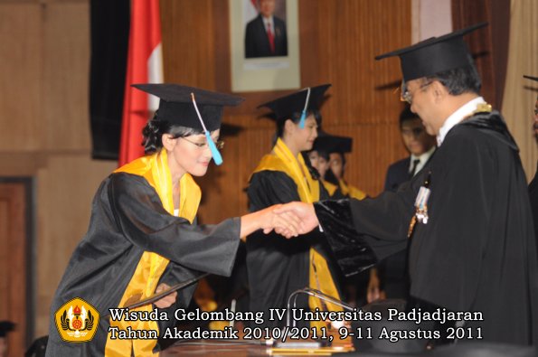 wisuda-fasa-oleh-rektor-223