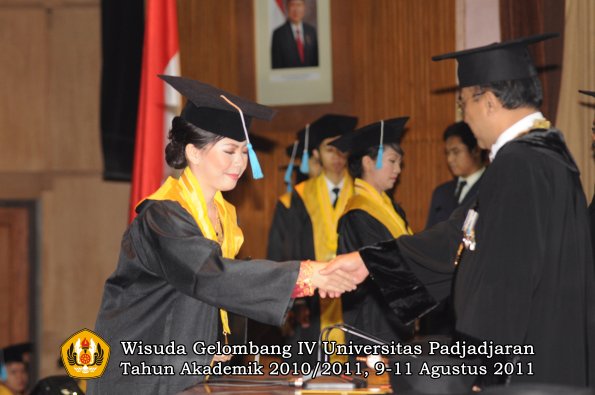 wisuda-fasa-oleh-rektor-225