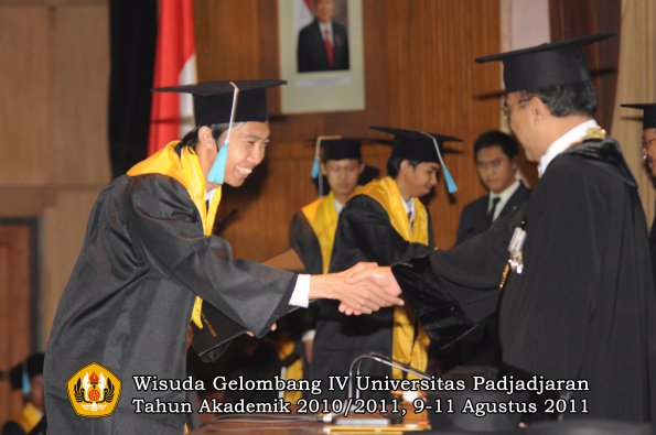 wisuda-fasa-oleh-rektor-227