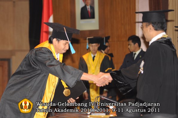 wisuda-fasa-oleh-rektor-228