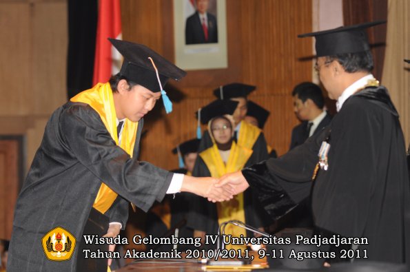 wisuda-fasa-oleh-rektor-229