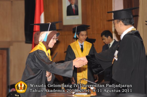 wisuda-fasa-oleh-rektor-230