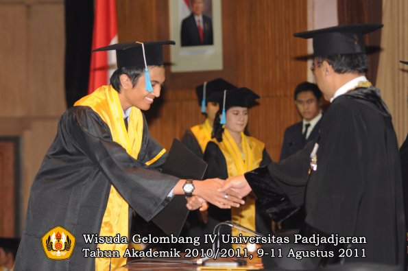 wisuda-fasa-oleh-rektor-231