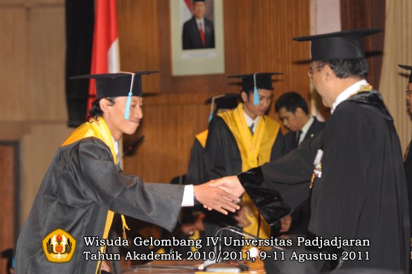 wisuda-fasa-oleh-rektor-235