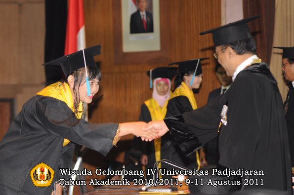 wisuda-fasa-oleh-rektor-238