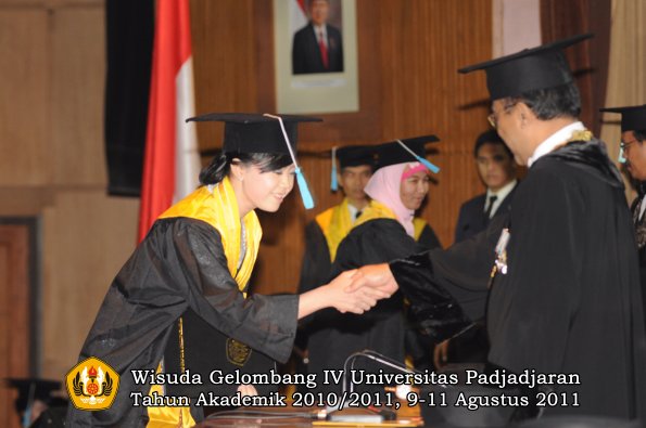 wisuda-fasa-oleh-rektor-239