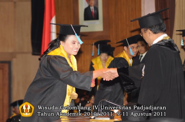 wisuda-fasa-oleh-rektor-242