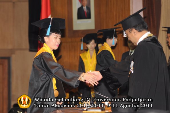 wisuda-fasa-oleh-rektor-244