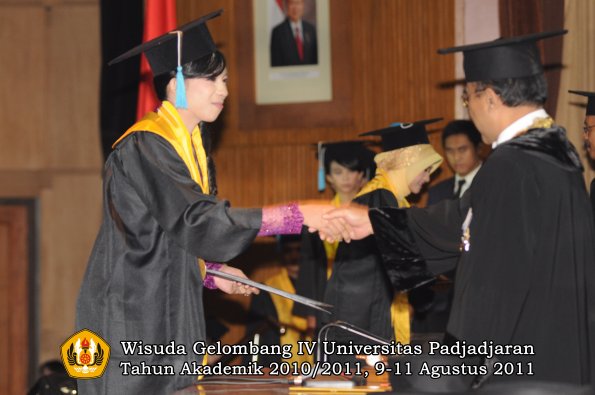 wisuda-fasa-oleh-rektor-246