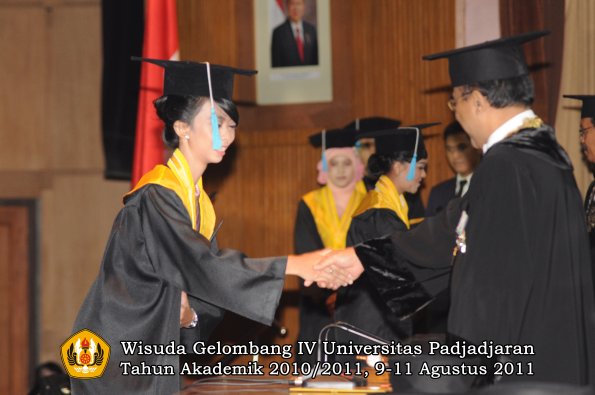 wisuda-fasa-oleh-rektor-248