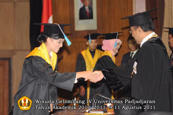 wisuda-fasa-oleh-rektor-249