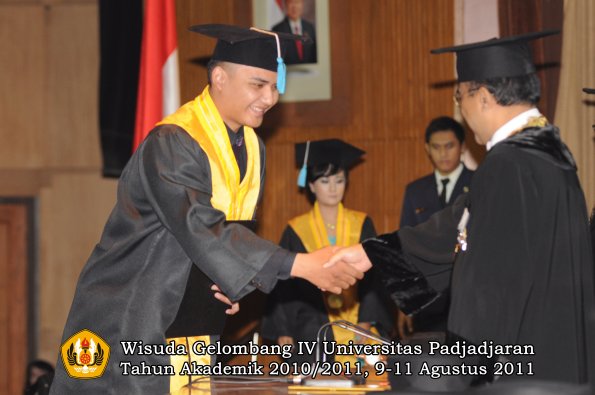 wisuda-fasa-oleh-rektor-251