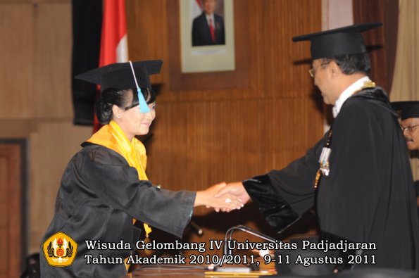 wisuda-fasa-oleh-rektor-252