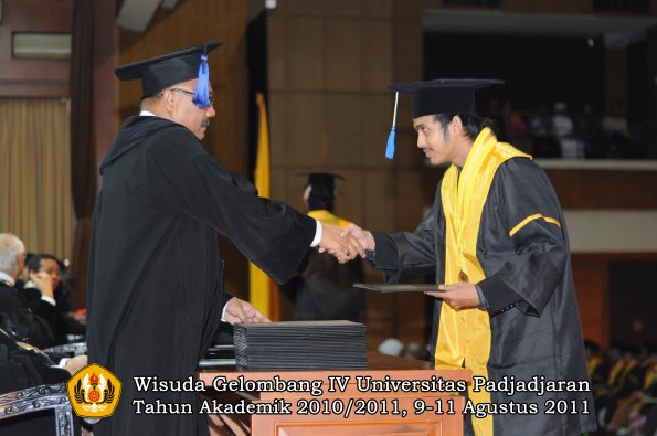 wisuda-fisip-oleh-dekan-152