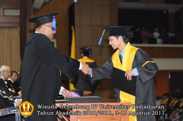 wisuda-fisip-oleh-dekan-169