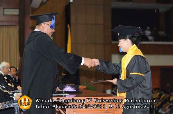 wisuda-fisip-oleh-dekan-178