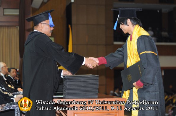 wisuda-fisip-oleh-dekan-179