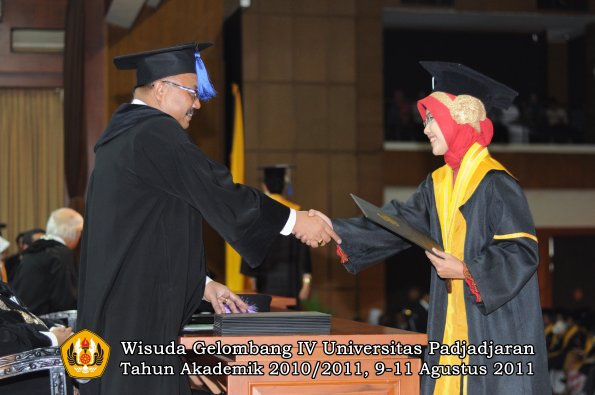 wisuda-fisip-oleh-dekan-217