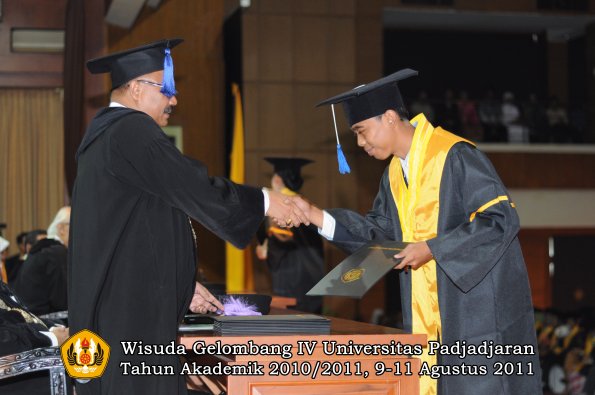 wisuda-fisip-oleh-dekan-219