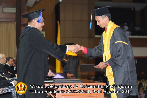 wisuda-fisip-oleh-dekan-222