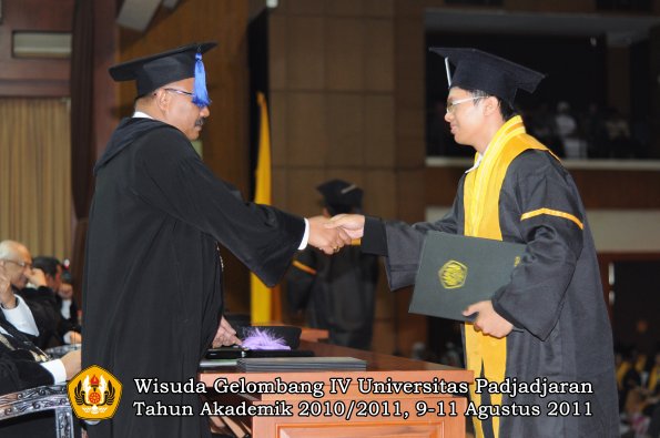 wisuda-fisip-oleh-dekan-224