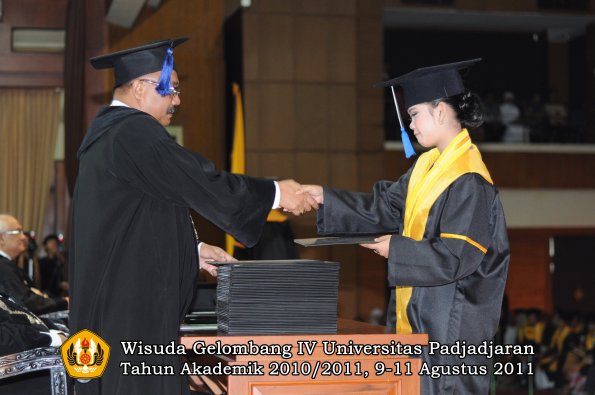 wisuda-fisip-oleh-dekan-233