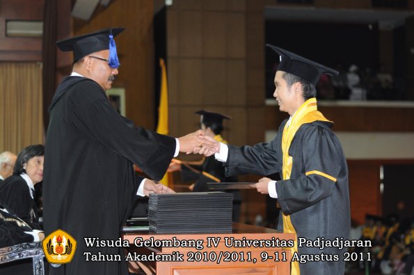 wisuda-fisip-oleh-dekan-243