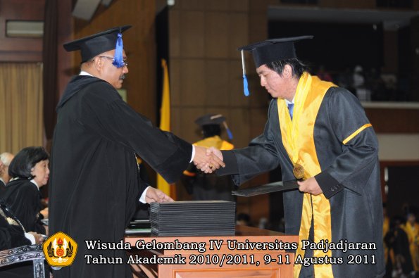 wisuda-fisip-oleh-dekan-249