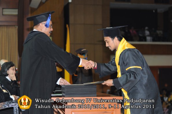 wisuda-fisip-oleh-dekan-253