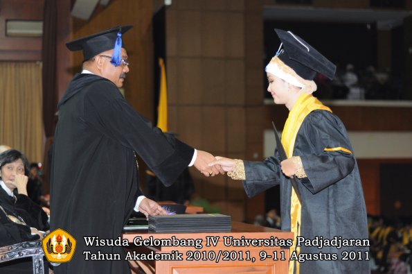 wisuda-fisip-oleh-dekan-265