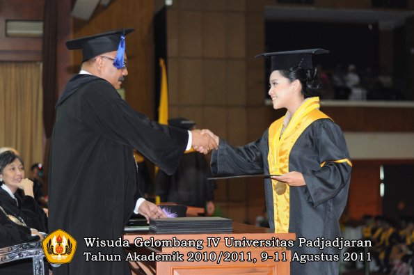 wisuda-fisip-oleh-dekan-267