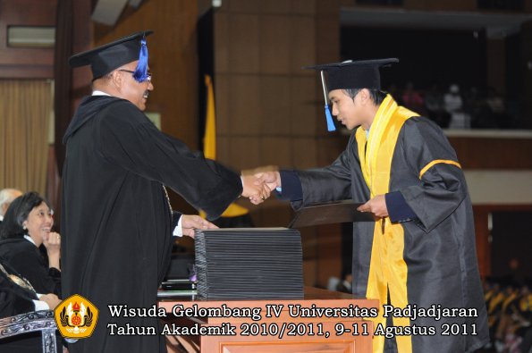 wisuda-fisip-oleh-dekan-279