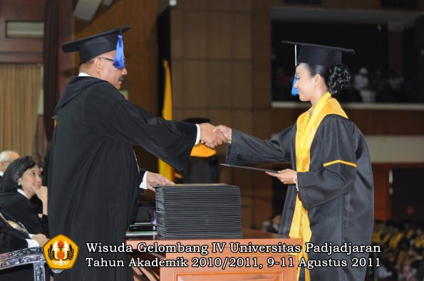 wisuda-fisip-oleh-dekan-281