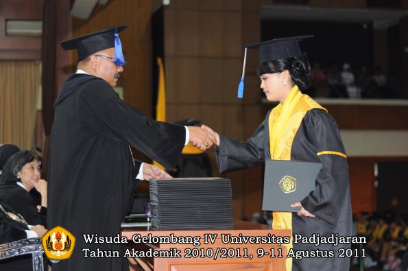 wisuda-fisip-oleh-dekan-282