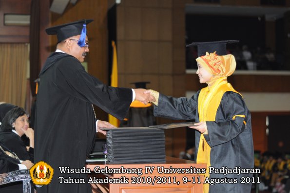 wisuda-fisip-oleh-dekan-283