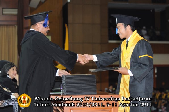 wisuda-fisip-oleh-dekan-284