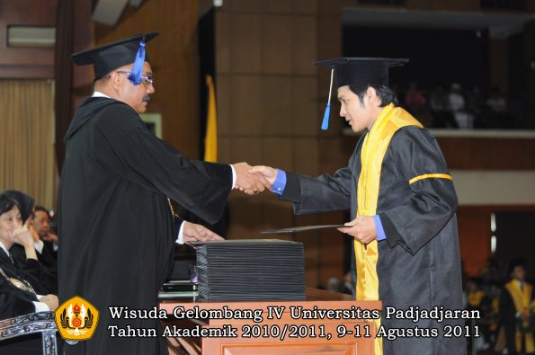 wisuda-fisip-oleh-dekan-287