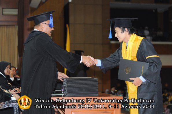 wisuda-fisip-oleh-dekan-288