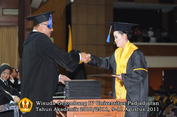 wisuda-fisip-oleh-dekan-289