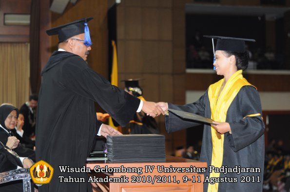 wisuda-fisip-oleh-dekan-294