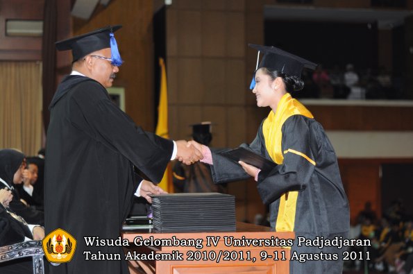 wisuda-fisip-oleh-dekan-295