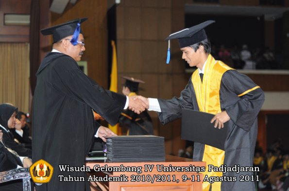 wisuda-fisip-oleh-dekan-296