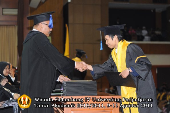 wisuda-fisip-oleh-dekan-297