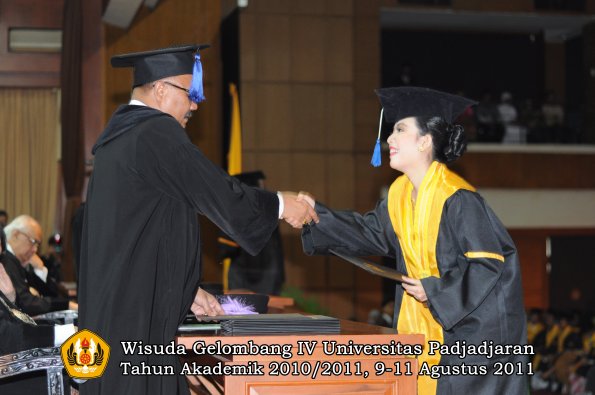 wisuda-fisip-oleh-dekan-319